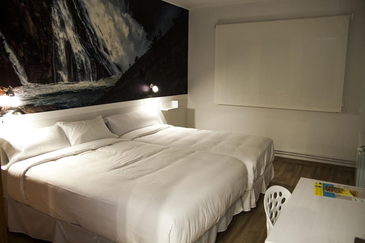 Ropa de cama de alta calidad y escritorio