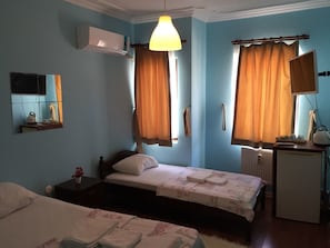 In-room safe, blackout drapes, soundproofing, iron/ironing board - Dionysos Hotel (Bozcaada)