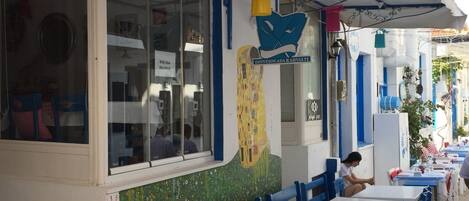 Free daily full breakfast