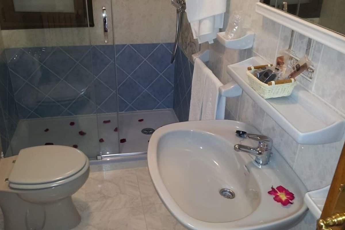 Set di cortesia gratuito, asciugacapelli, bidet