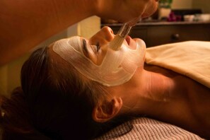 Body treatments, hydrotherapy, aromatherapy, body wraps, body scrubs - The Royal Sands All Suites Resort & Spa (Cancun)