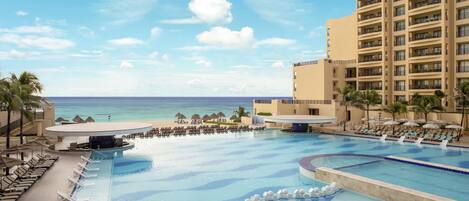 2 piscines extérieures