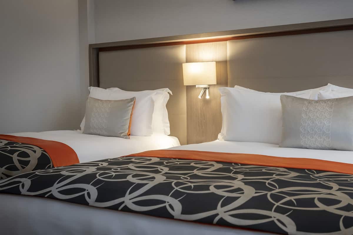 Hypoallergeen beddengoed, een kluis op de kamer, een bureau
