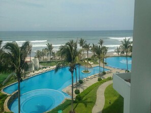 Outdoor pool - Tikal 4 (Acapulco)