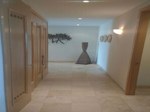 Hallway - Tikal 4 (Acapulco)