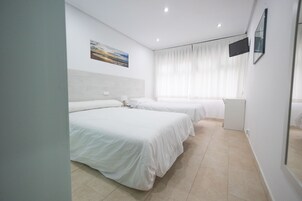 Escritorio, wifi gratis, ropa de cama