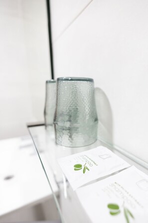 Bidet, towels - Hotel Pinar Somo Surf (Ribamontan al Mar)