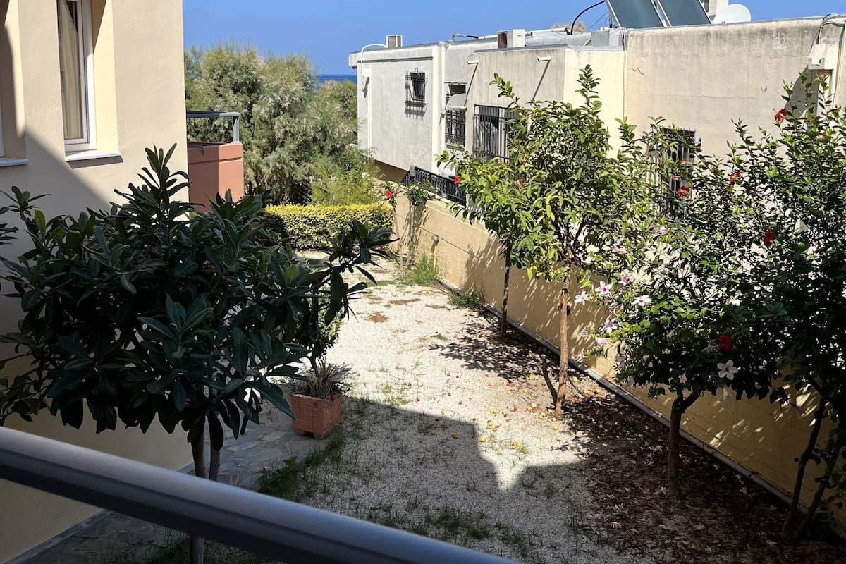 Driepersoonskamer, uitzicht op tuin | Kameruitzicht