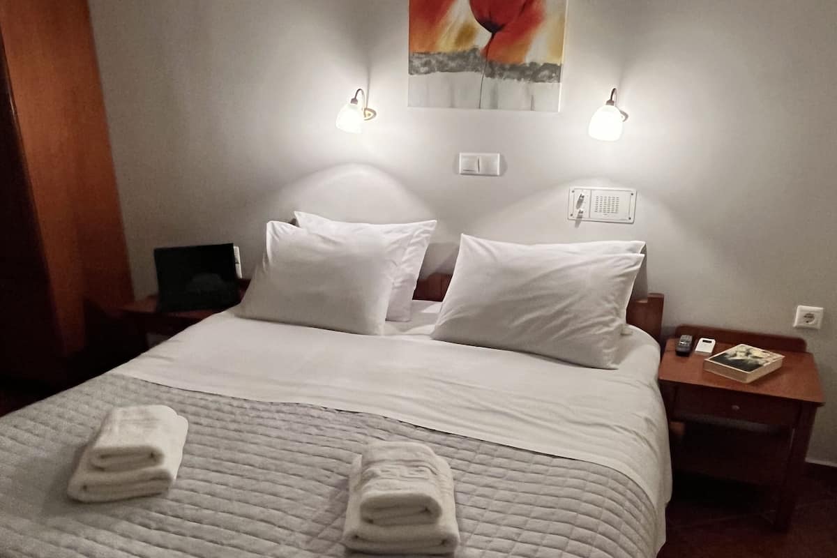 1 slaapkamer, luxe beddengoed, een kluis op de kamer, een bureau