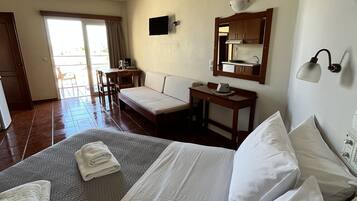 Premium bedding, in-room safe, desk, laptop workspace