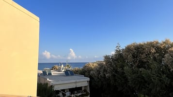 Suite junior, vista parcial al mar | Vista desde la habitación