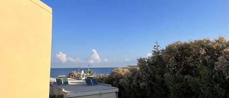 Suíte júnior, vista parcial para o mar | Vista do quarto