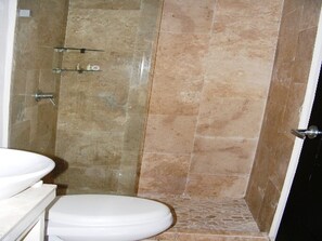 Combined shower/bathtub - LAS Villas (Acapulco)