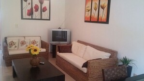 Unclassified image, 4 of 9, button - Catana 12 (Acapulco)