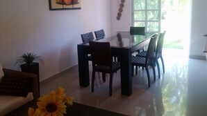 Unclassified image, 3 of 9, button - Catana 12 (Acapulco)