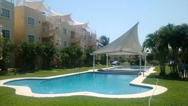 Unclassified image, 1 of 9, button - Catana 12 (Acapulco)