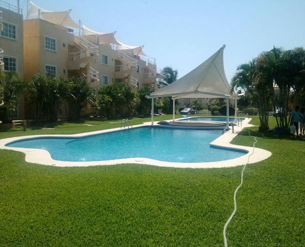 حمّام سباحة خارجي