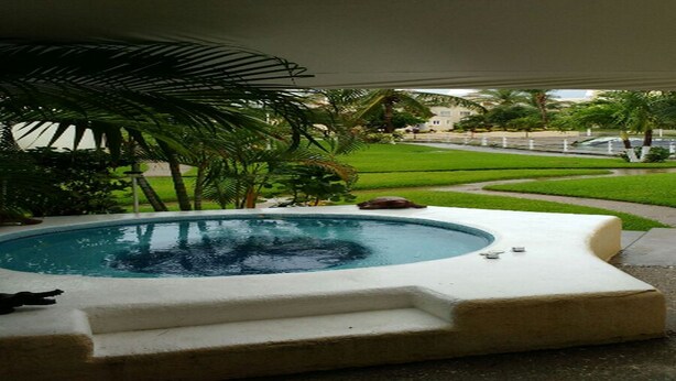 Bañera de hidromasaje exterior