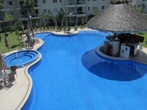 Outdoor pool - Diamante Lakes (Acapulco)
