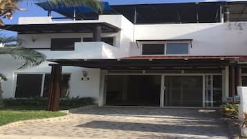 Entrada de la propiedad