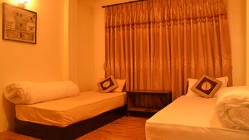 Deluxe Twin Room, 2 Twin Beds, Accessible, Garden View | Desk, free WiFi, bed sheets