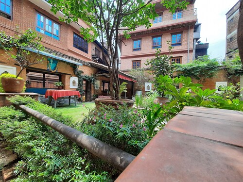 Pradhan House Homestay with Garden