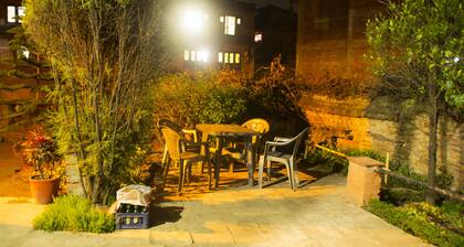 Pradhan House Homestay with Garden