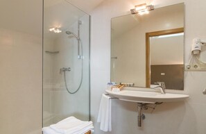 Gratis toiletartikler, hårtørrer, bidet, håndklæder