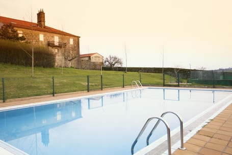 Una piscina al aire libre. Pazo de Sedor