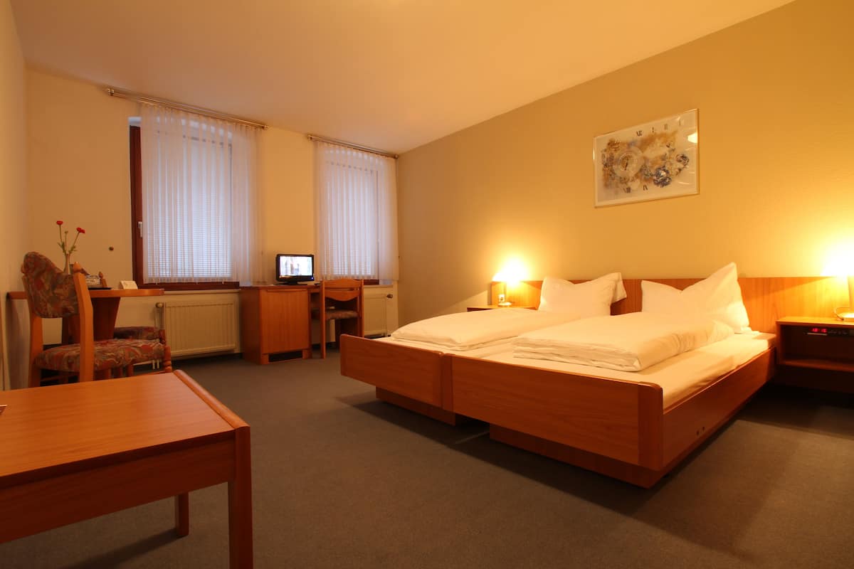 Desk, soundproofing, cribs/infant beds, free WiFi