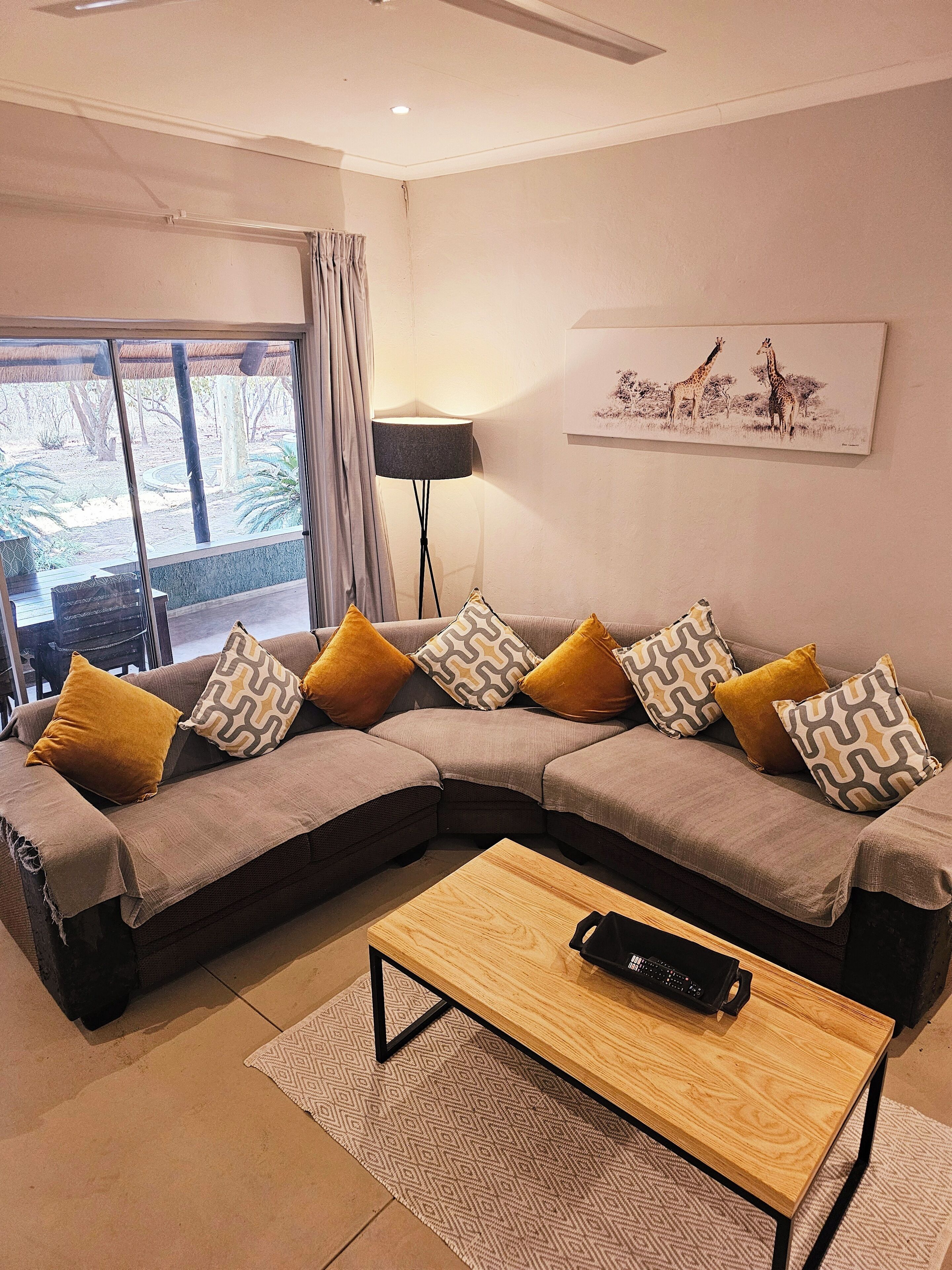Kingfisher Safari Cottage 2 | Living area