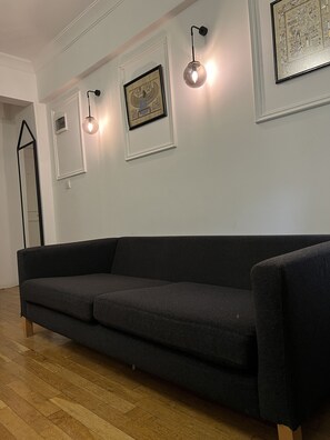 Caja de seguridad en la habitación, escritorio y cortinas blackout 