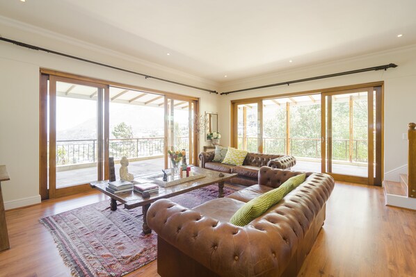 Executive lounge - Villa Camps Bay Views (Cape Town)