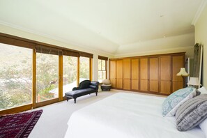 Deluxe House, 4 Bedrooms, Ocean View, Oceanfront
