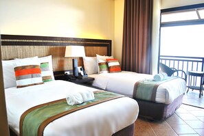 Standard Room | In-room safe, desk, bed sheets