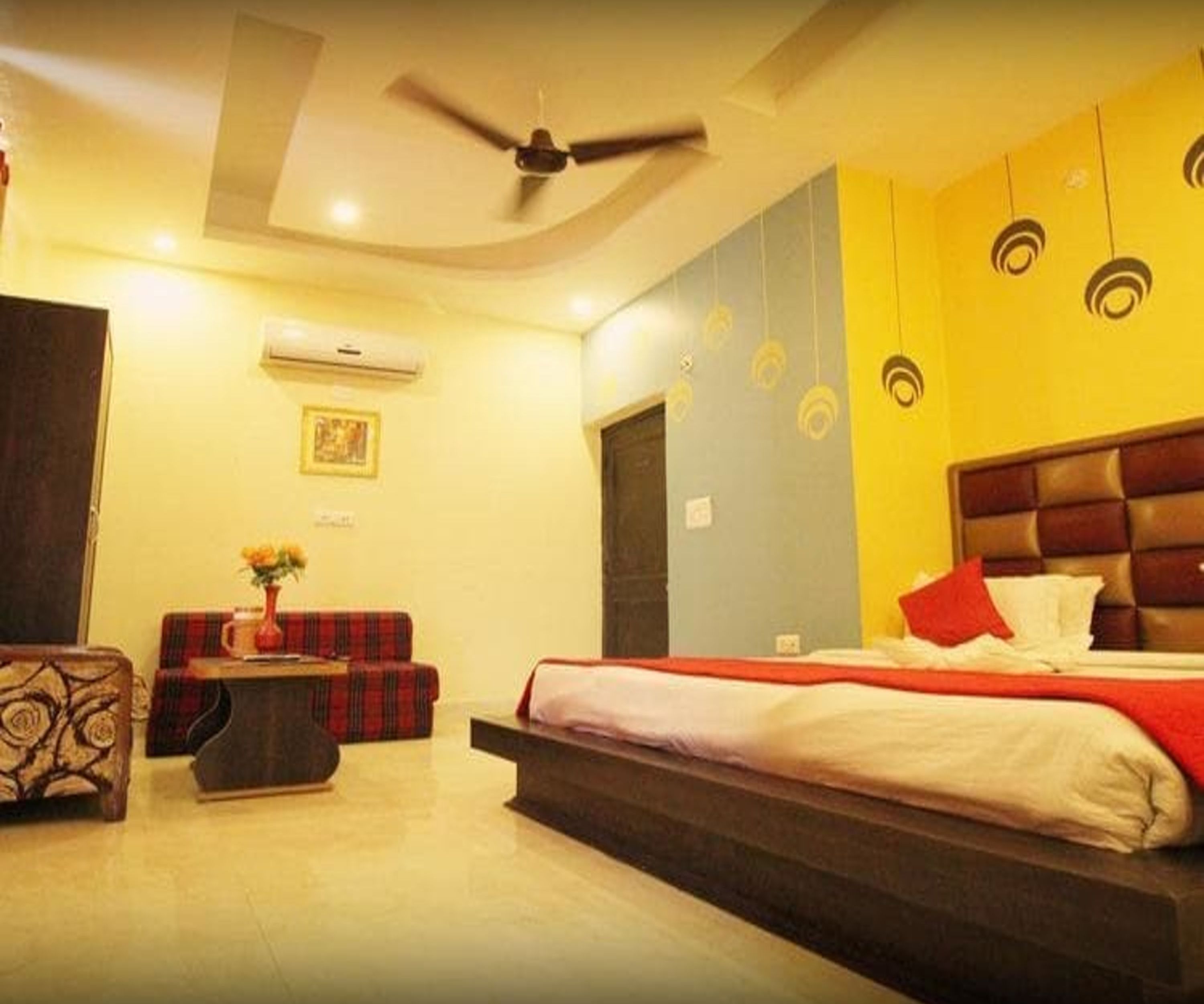 Deluxe Room | Rollaway beds