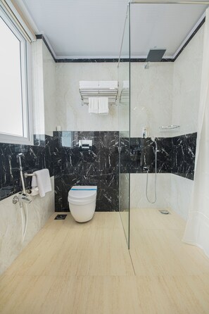 Executive Suite | Bathroom | Shower, rainfall showerhead, free toiletries, hair dryer - Star Palace Hotel (Rameshwaram)