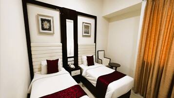 Executive Twin Room, 2 Twin Beds | 1 bedroom, premium bedding, pillowtop beds, minibar
