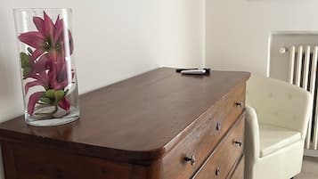 Camera doppia, bagno in camera,con il balcone | Desk, iron/ironing board, free WiFi, bed sheets