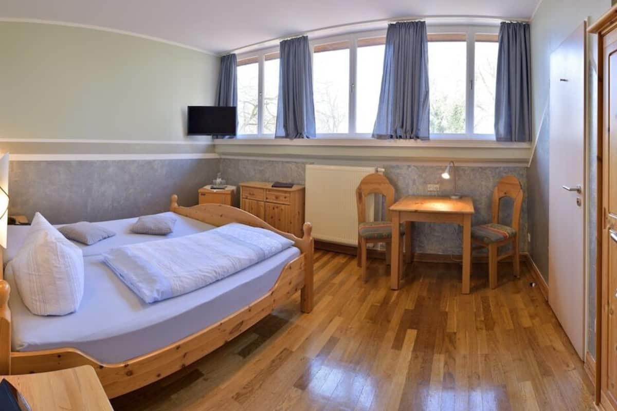 In-room safe, desk, free WiFi, bed sheets