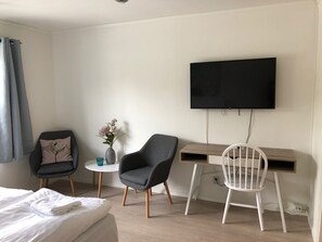 Standard trippelrum | Skrivbord, strykjärn/strykbräda, gratis wi-fi och sängkläder