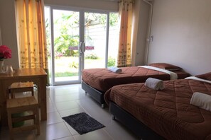 Triple Room | Free WiFi - Bansarapoj Resort (Nakhon Nayok)