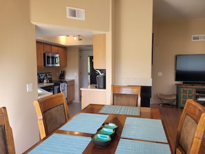 Dining - Ventana Golf Views from the Back-Stunning Mountains from the Front (Tucson)