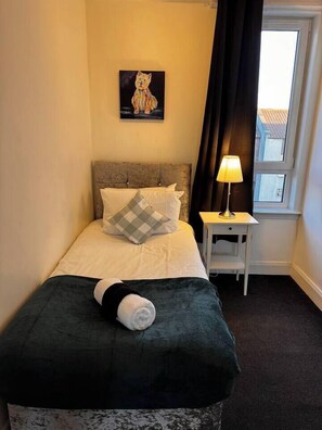 4 Schlafzimmer, Bügeleisen/Bügelbrett, WLAN, Bettwäsche