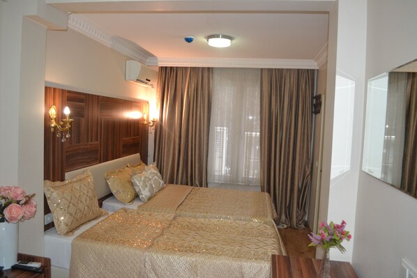 Standard Triple Room | In-room safe, free WiFi, bed sheets - Istanbul Mosq Hotel at Fatih (Istanbul)