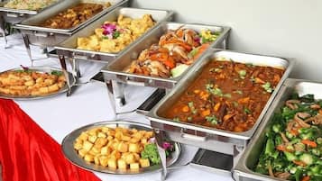 Daily cooked-to-order breakfast (BWP 130 per person)
