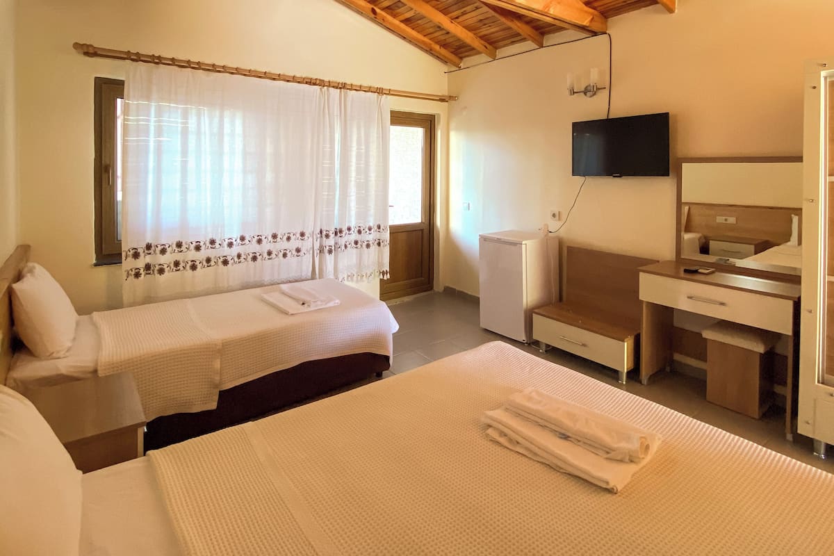 Standard Room | Minibar, desk, soundproofing, free WiFi