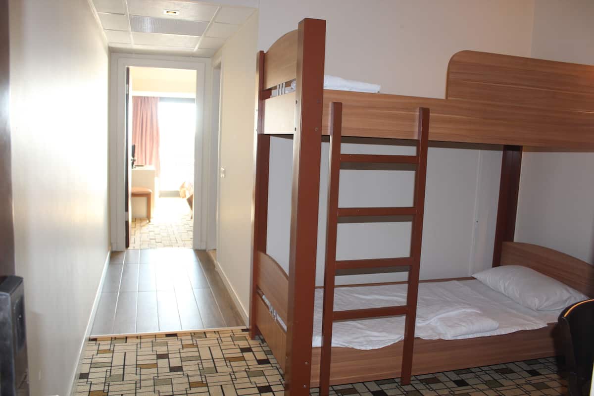 1 chambre, coffres-forts dans les chambres, draps fournis