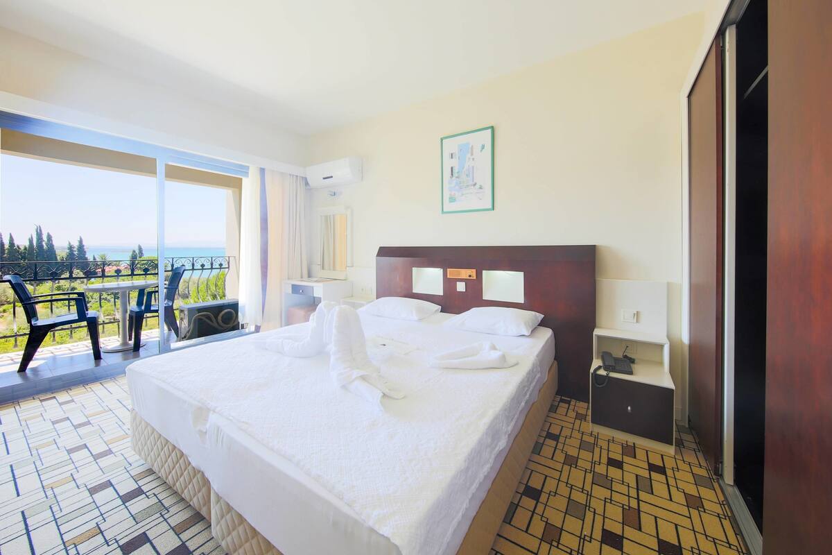 1 chambre, coffres-forts dans les chambres, draps fournis