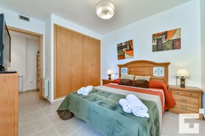 2 habitaciones, tabla de planchar con plancha, wifi y ropa de cama